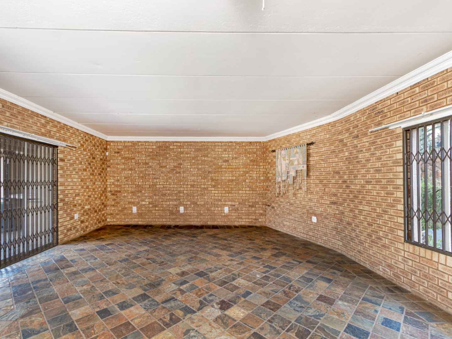 4 Bedroom Property for Sale in Schoemansville North West